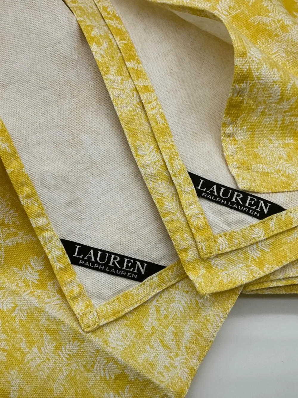 Lauren Ralph Lauren Tablecloth and 4 Table Napkins
